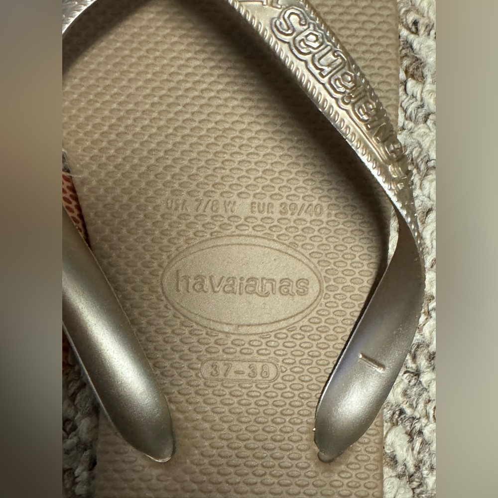 NWT Havaianas Top Flip Flop - Gold - Picture 3 of 5